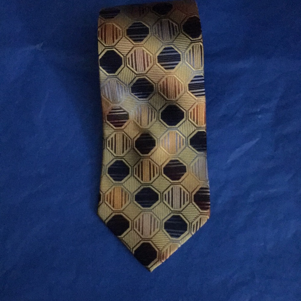 Belisi Tie.  100% Silk. New